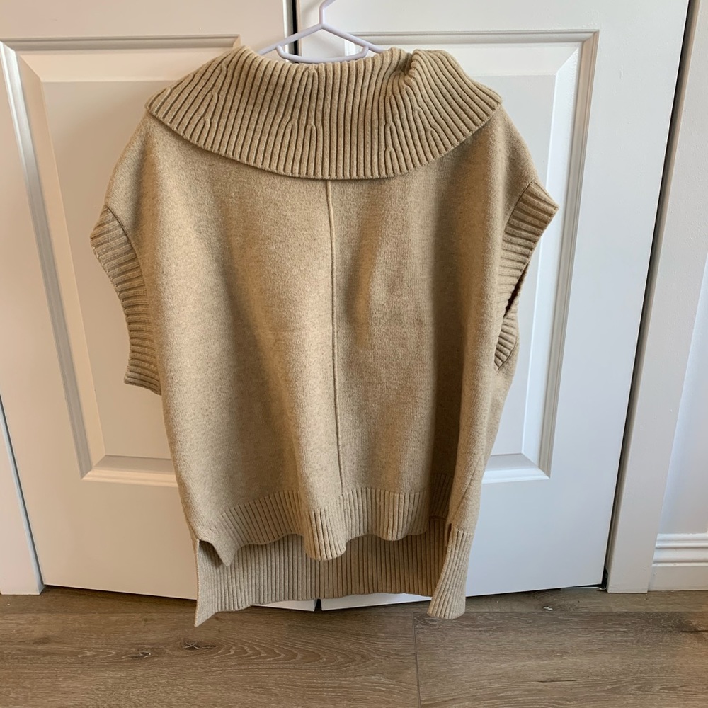 Tan short sleeved sweater